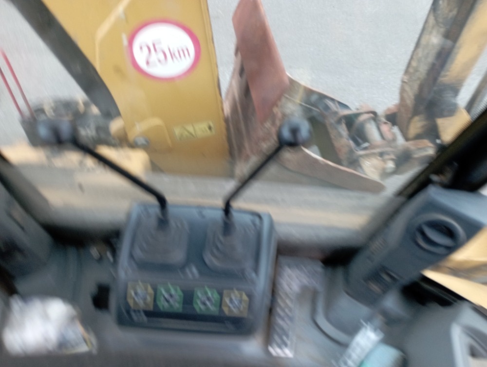 Prodám Caterpillar 428F - 11