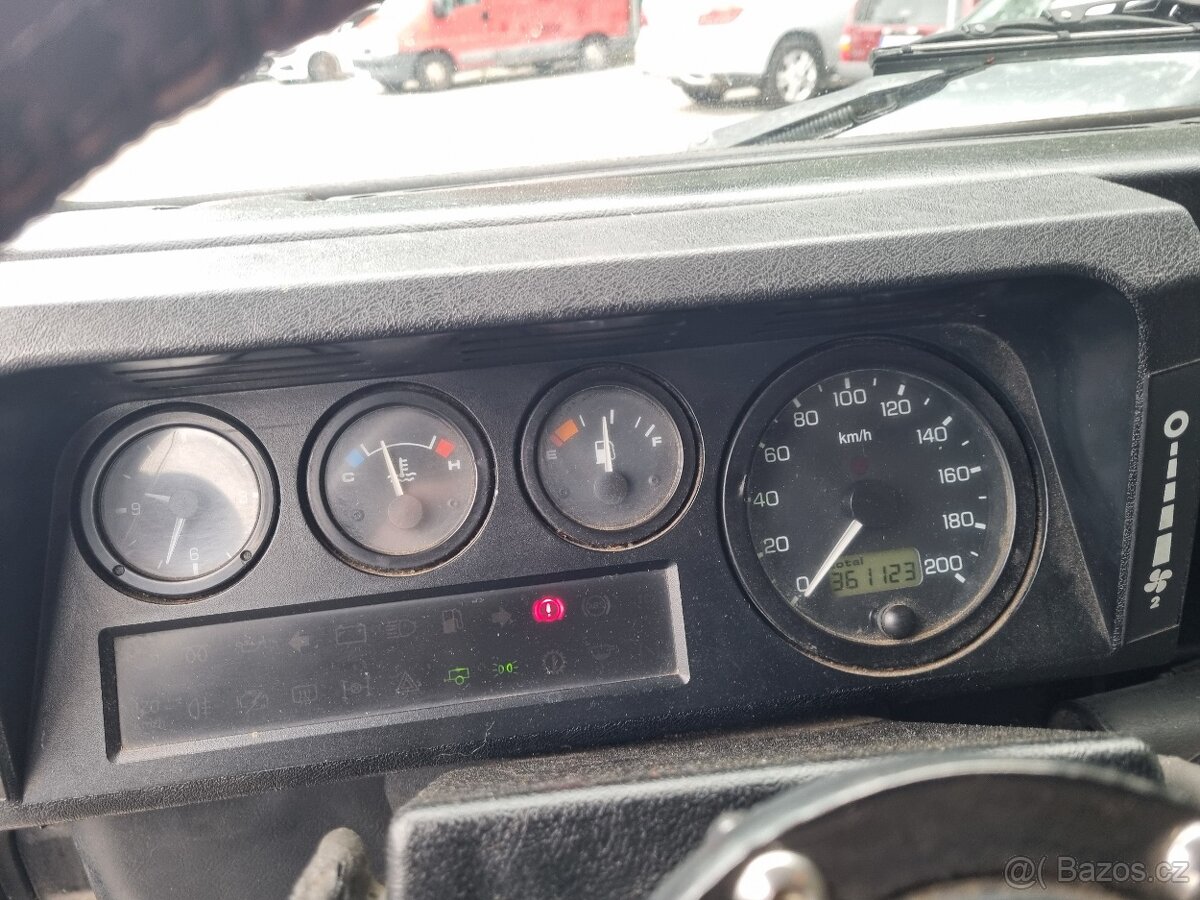 Land Rover Defender 90 TD5 2002/90KW/ČR/2MAJ - 11