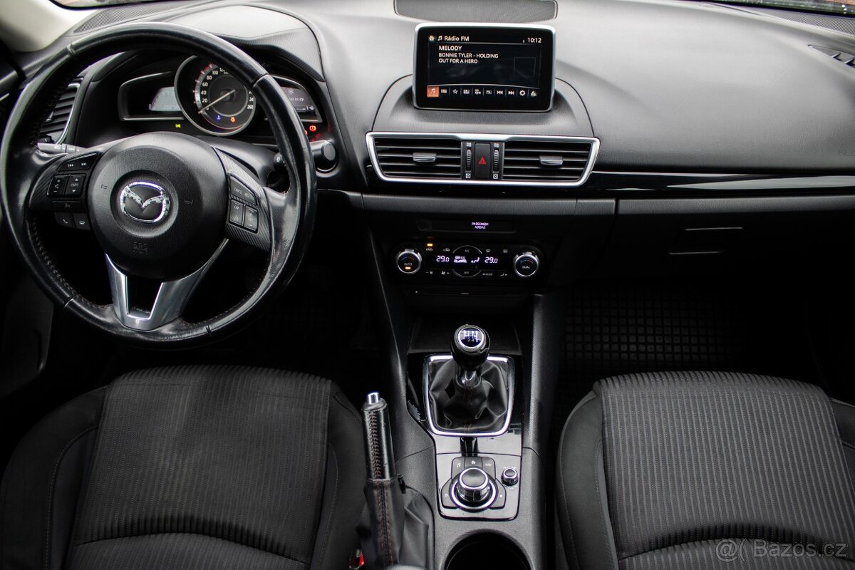 Prodám ojeté osobní auto Mazda 3 Hatchback 2015 - 11