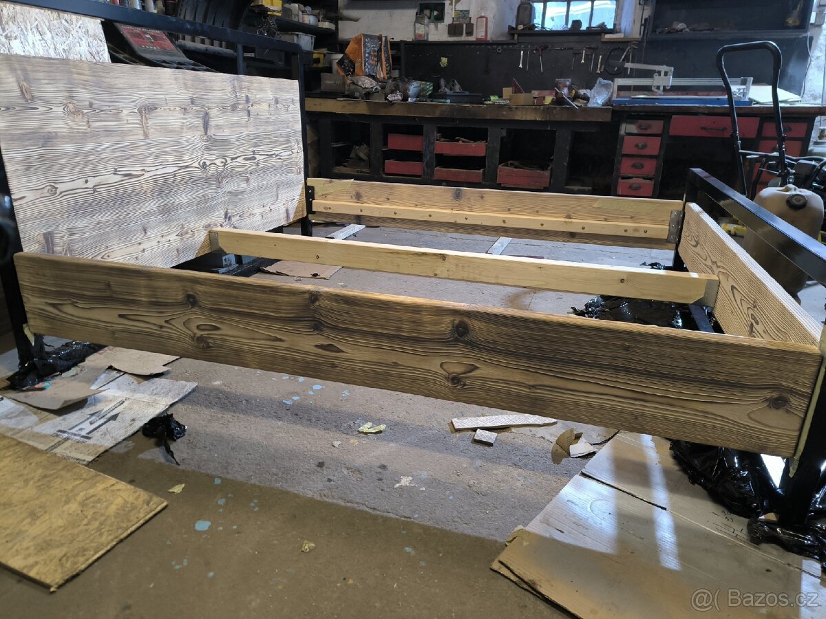 Masivní postel 180x200 - 11