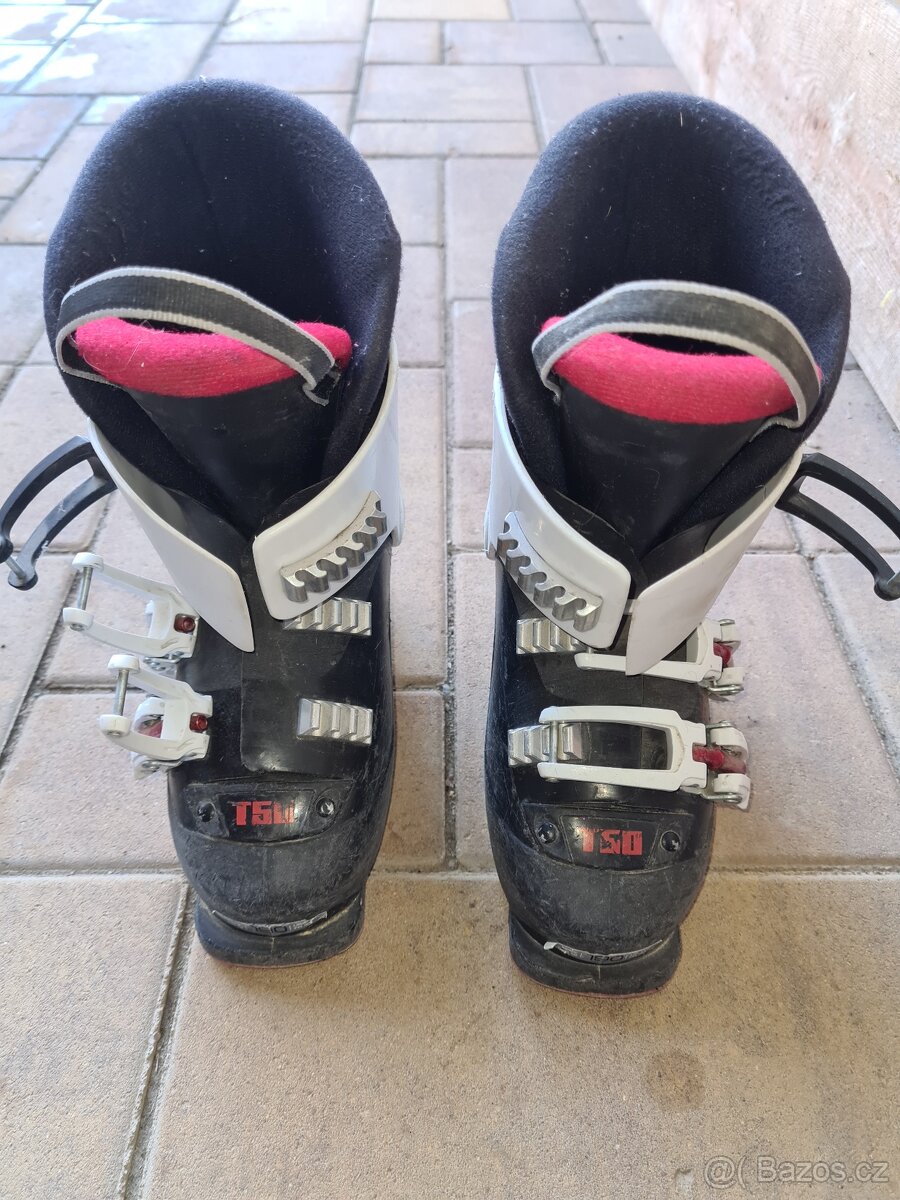 Lyže, přeskače,  brusle. - 11