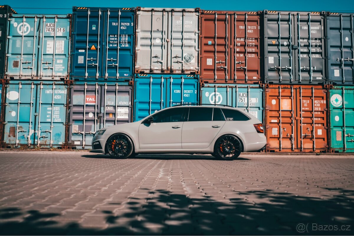 Škoda Octavia RS 245 Combi - 11