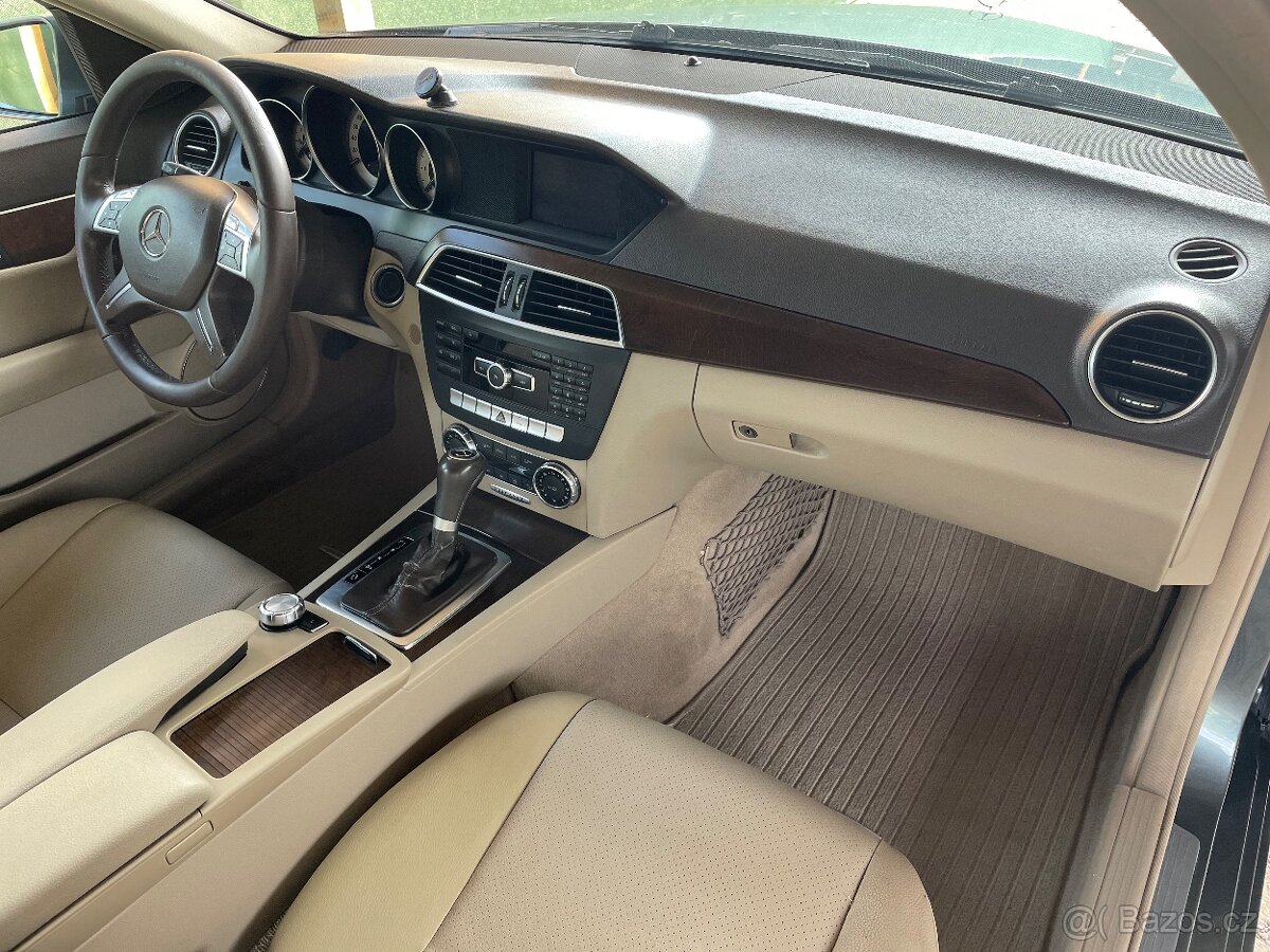 Mercedes-Benz C200 2.2 CDI Elegance W204 facelift - 11