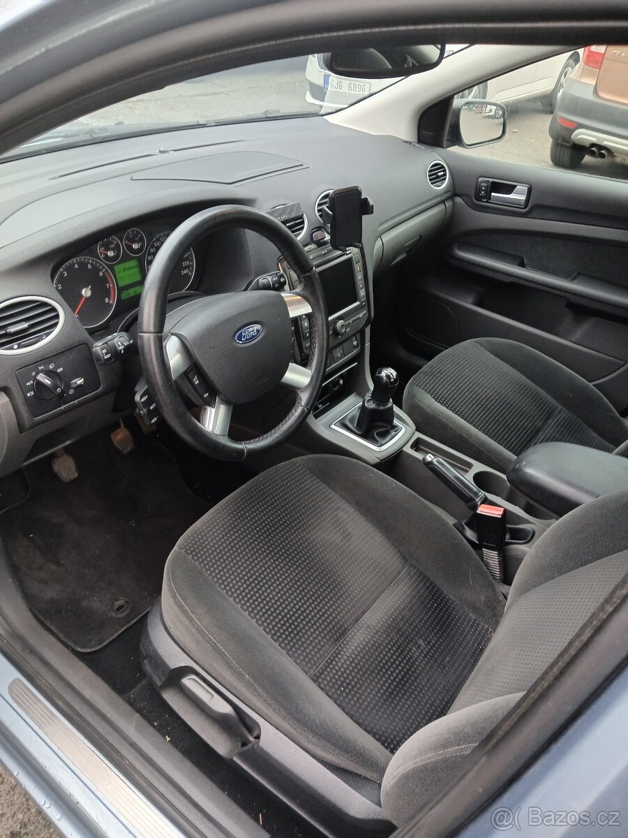 Ford Focus 1.6 16V Ghia - 11