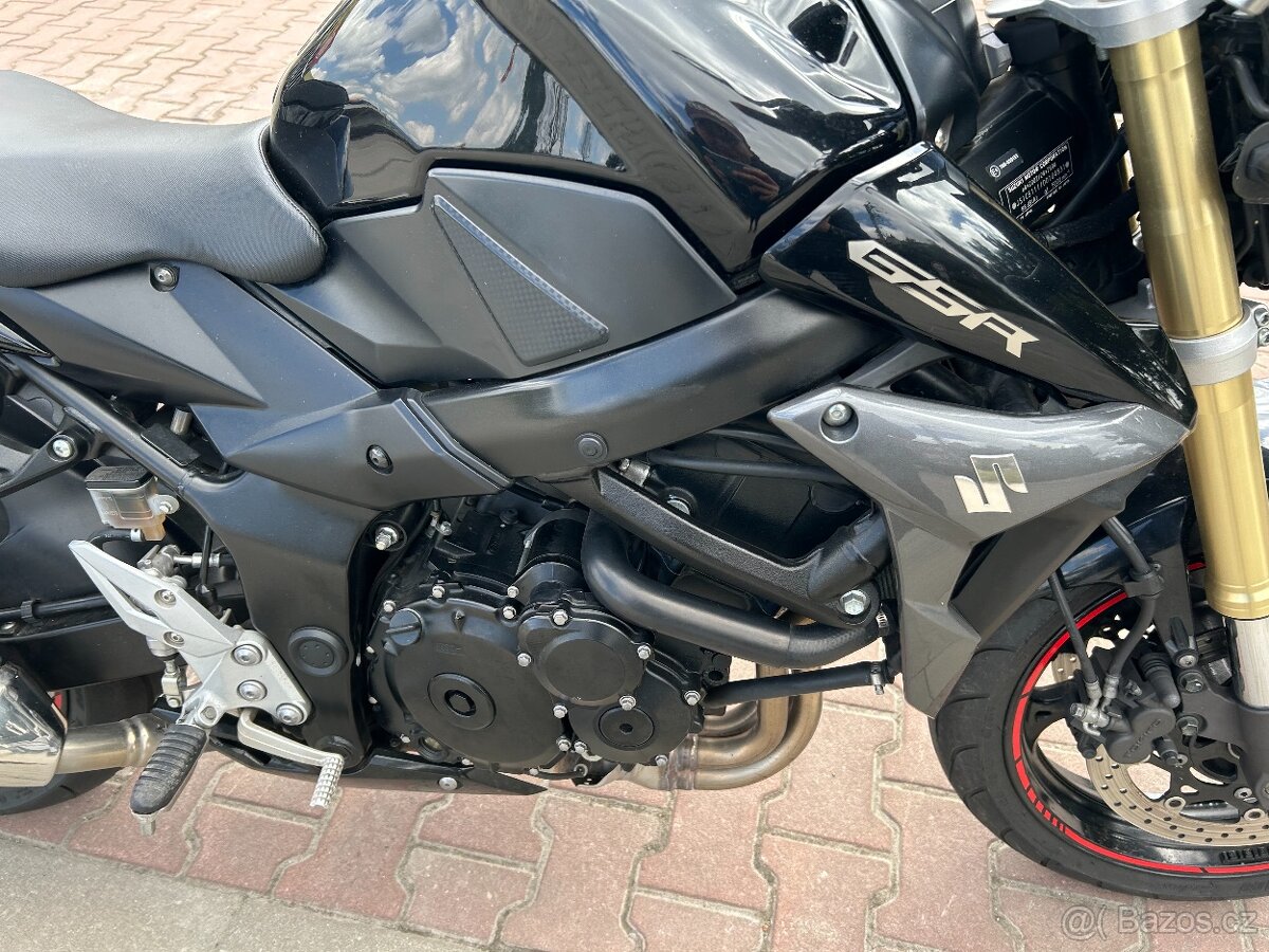 Suzuki GSR 750 2011 - 11