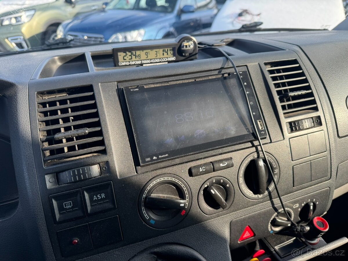 Volkswagen Transporter 1,9 TDI 63KW TAŽNÉ PNEU 6 MÍST - 11