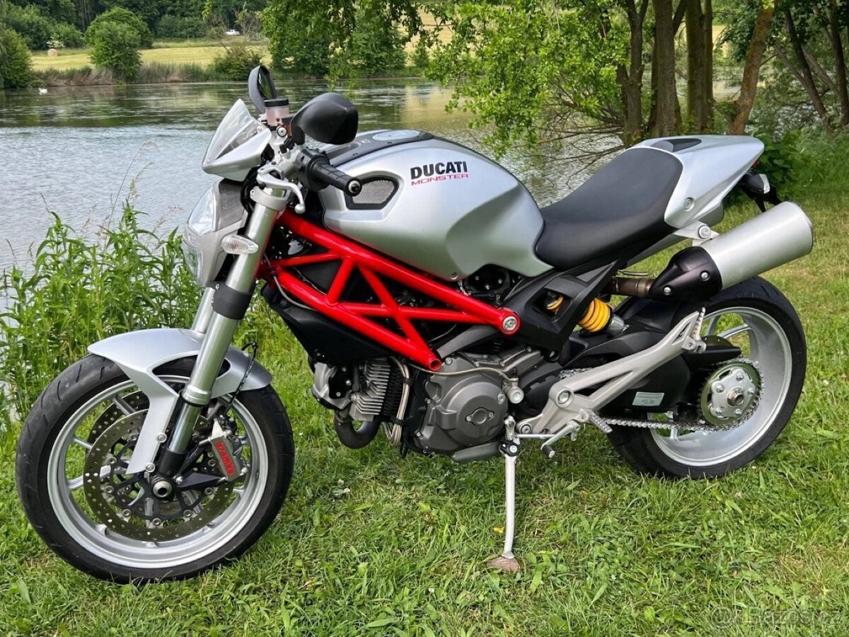 Prodám DUCATI MONSTER 1100 - 11
