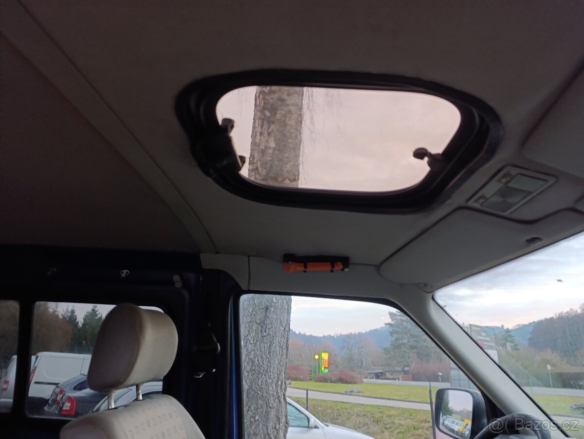 Volkswagen Transporter 2.5 TDi 75kw 5-9míst - 11