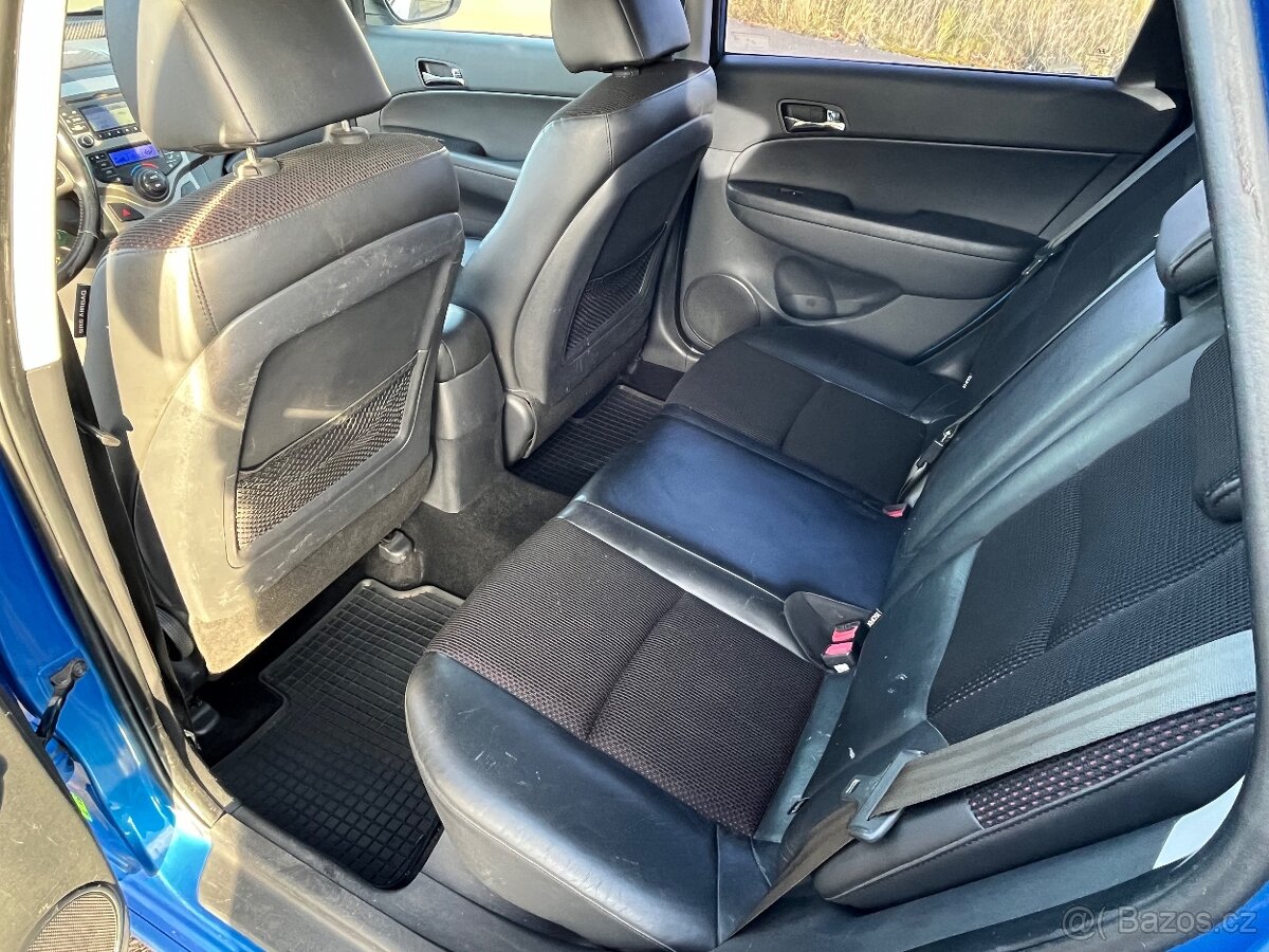 Hyundai I30cw 1,6i 92kw VYHŘÍVANÁ SEDADLA - 11