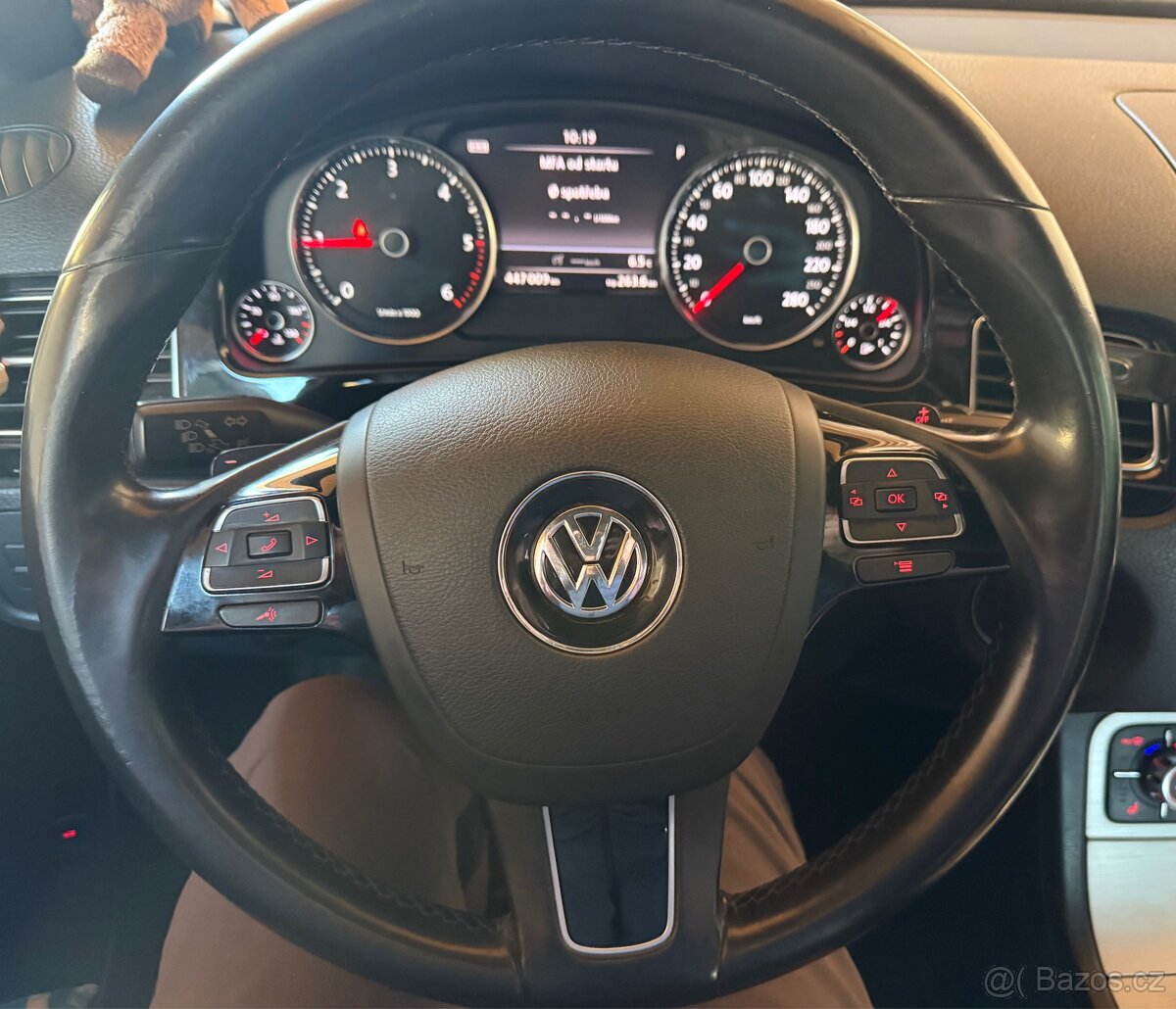 VW Touareg 3.0 V6 176kW 2011 rodinný - 11