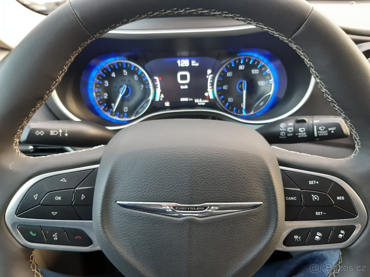 Chrysler Pacifica 3,6L V6, 7míst, Nový model, r.v.: 2022 - 11