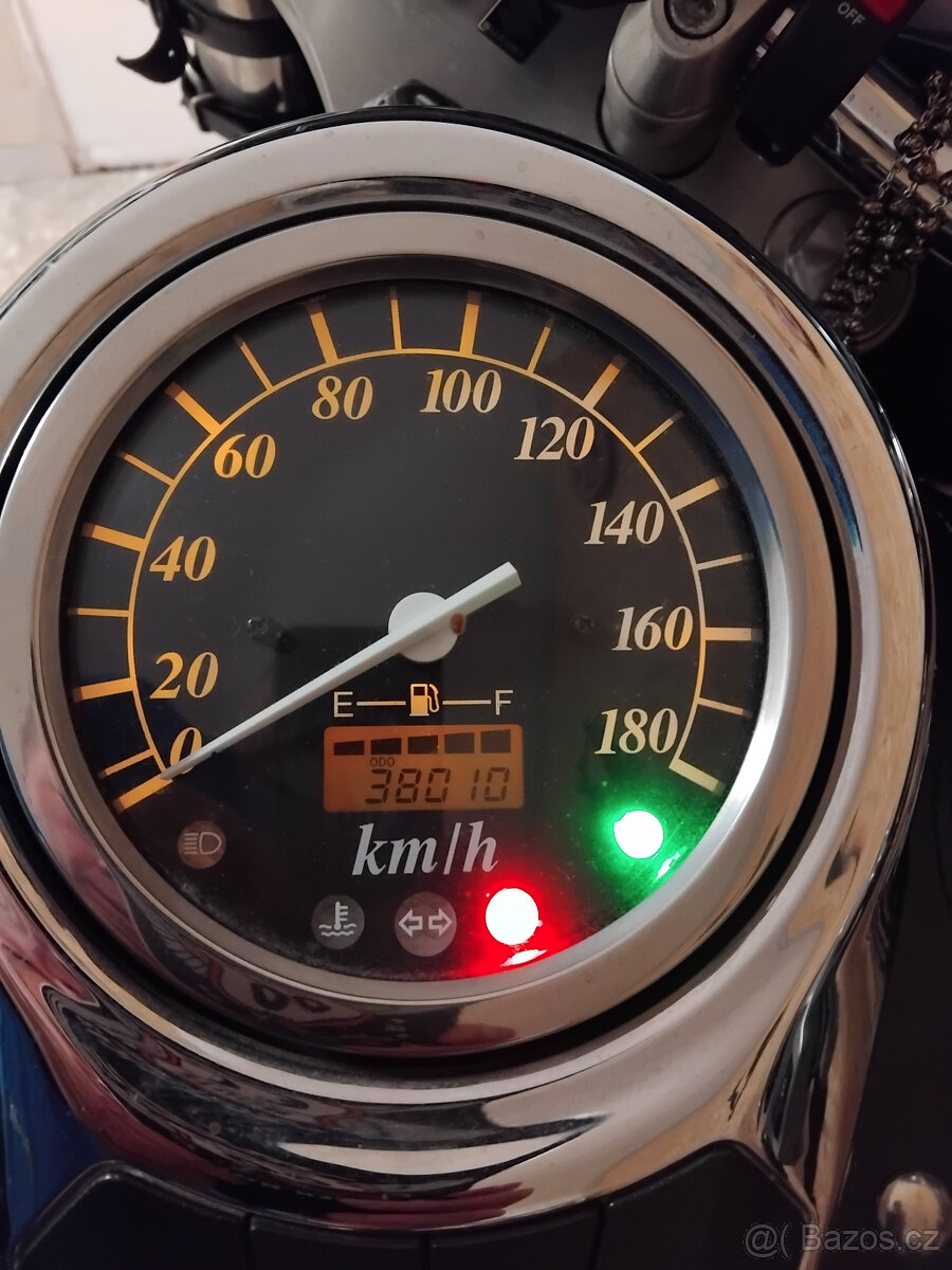 Suzuki Intruder 800 Volusia - 11