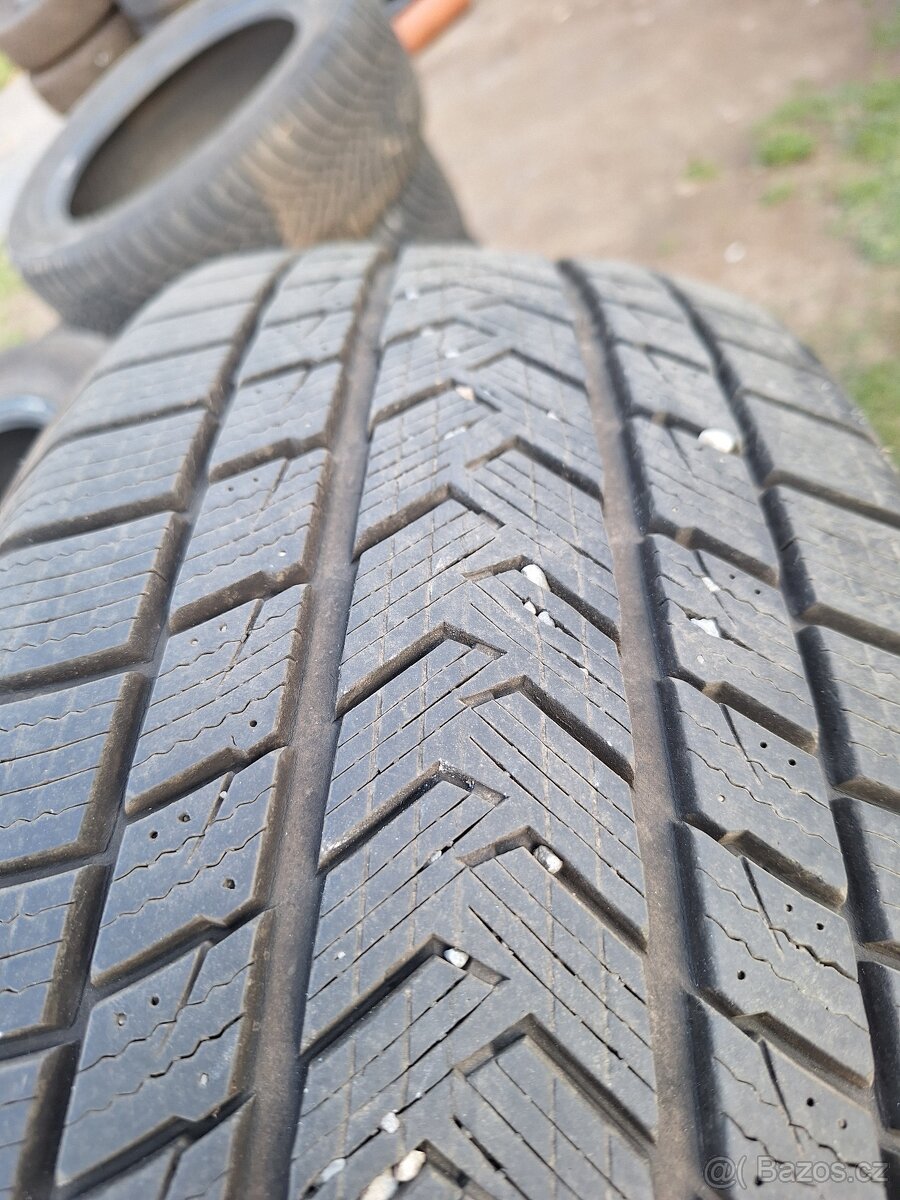 Prodam zimni pneu 235/55 r20 více sad Toyota Lexus - 11