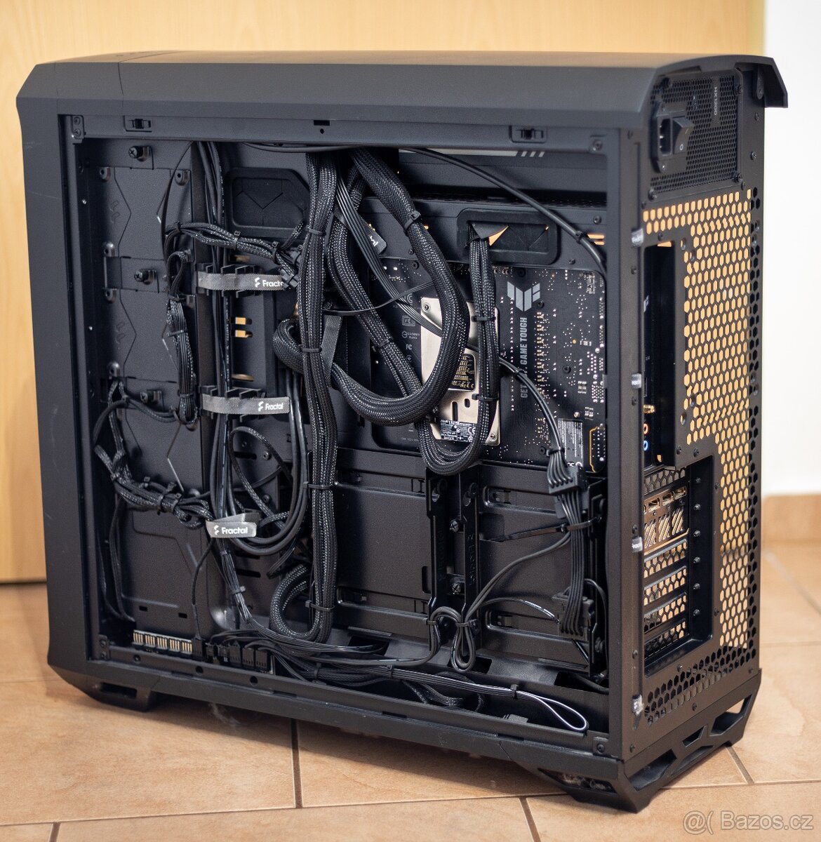 Prémiový herní PC s vodním chlazením - 11