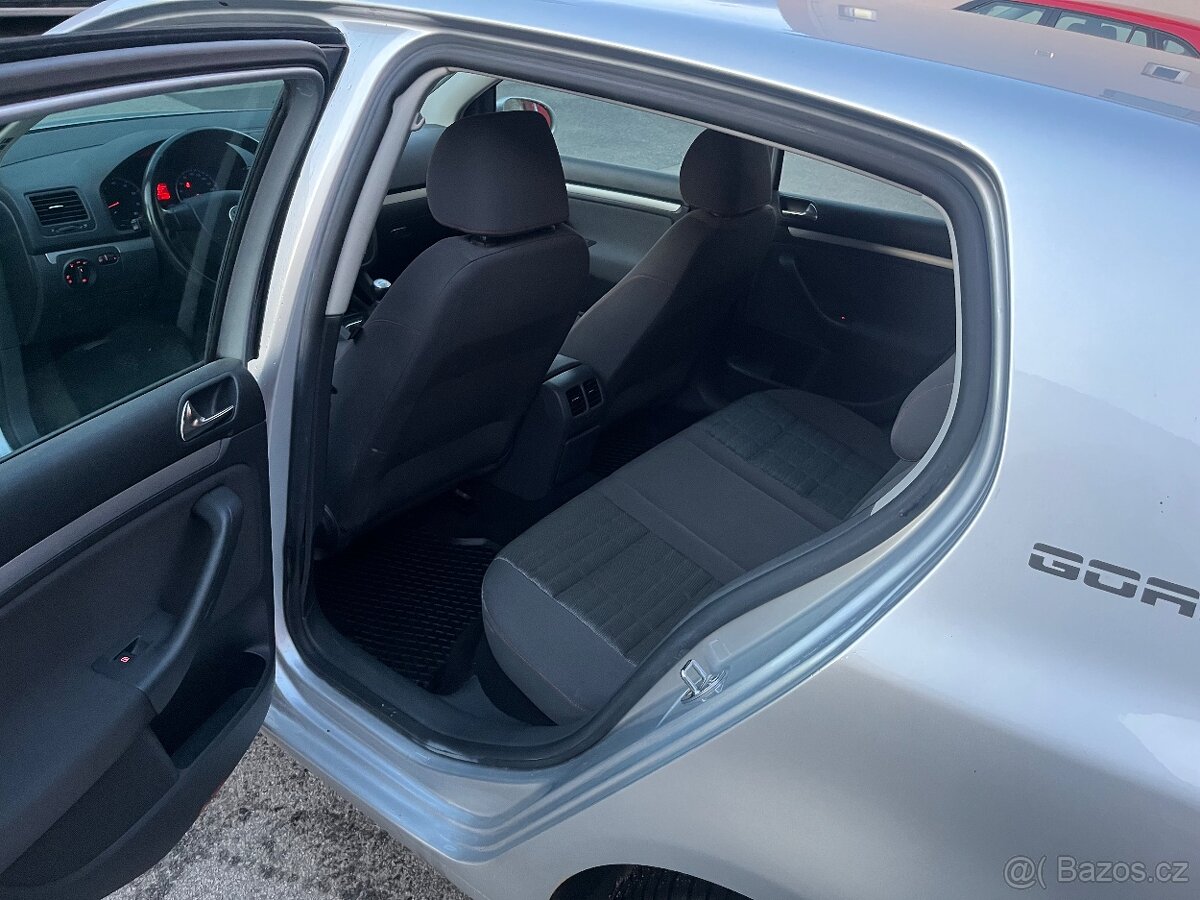 Volkswagen Golf - 11