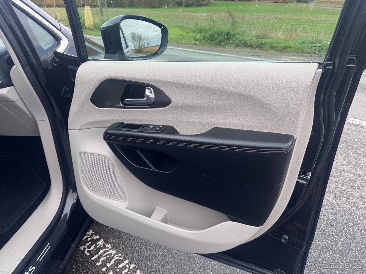 Chrysler Pacifica 3,6 Pentastar RU L Kůže 2019 DPH - 11