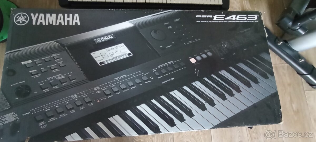 YAMAHA PSR E 463 - 11