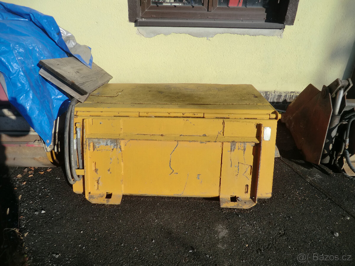 Caterpillar, 242B VČETNĚ PŘÍSLUŠENSTVÍ - 11