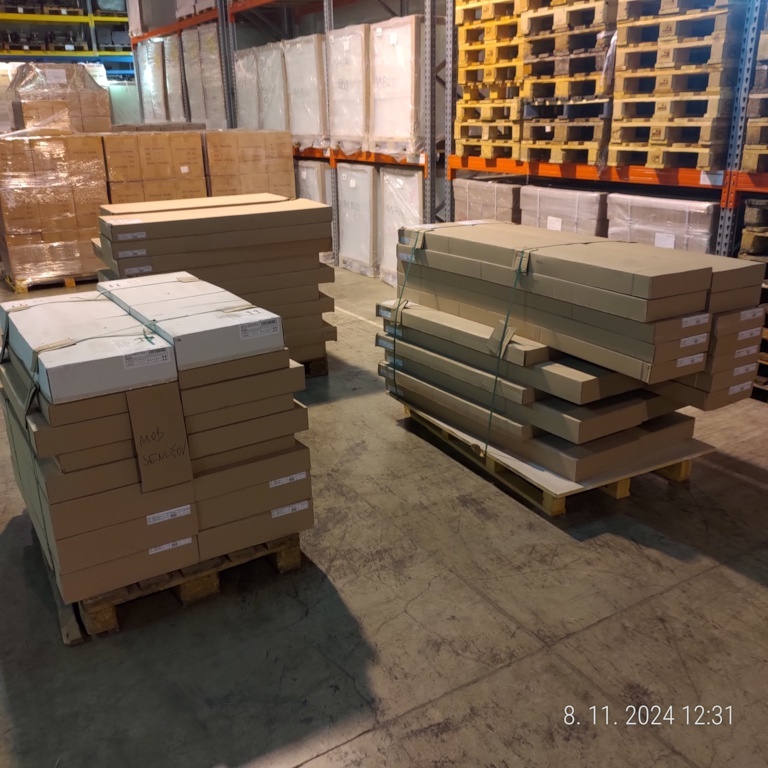 Komody, botník a další - 11