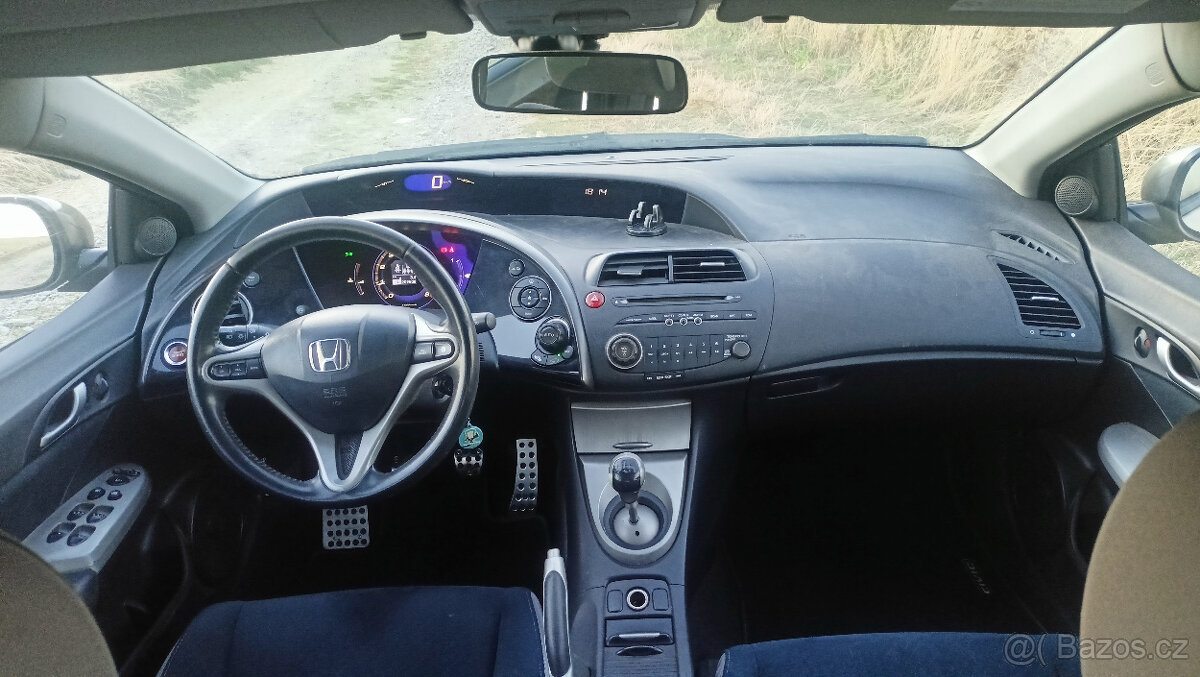 Honda Civic 1.4 5D - 11