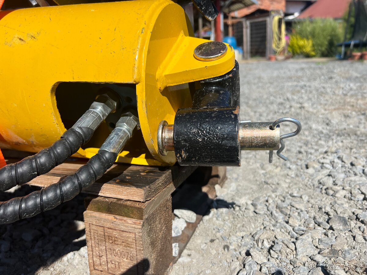 půdní vrták noví na smykovy nakladač - 11