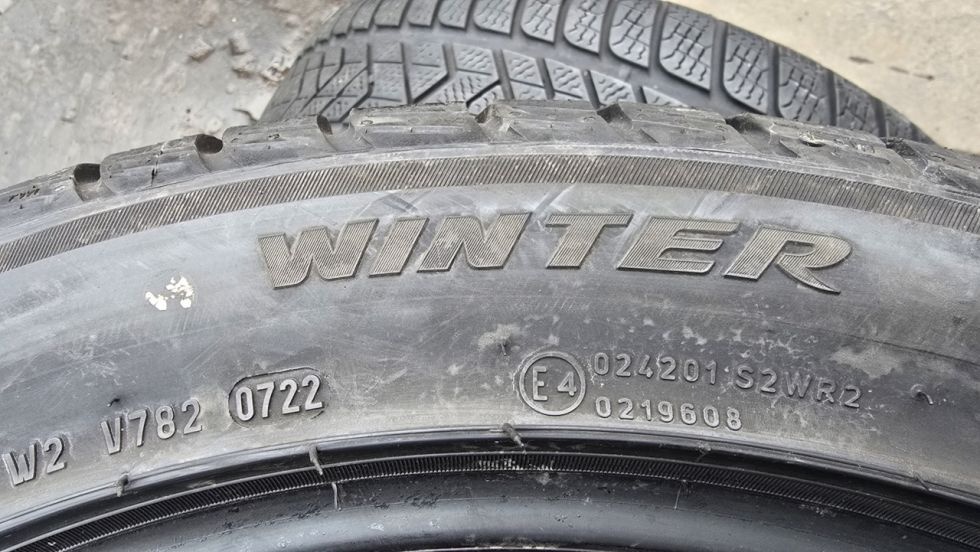 Zimní pneu 245/45/19 Pirelli - 11