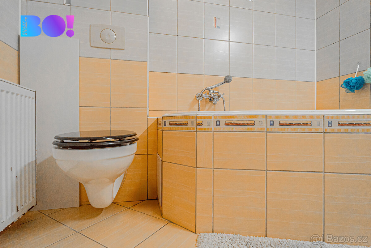 Vícegenerační rodinný dům se třemi bytovými jednotkami – Kar - 11