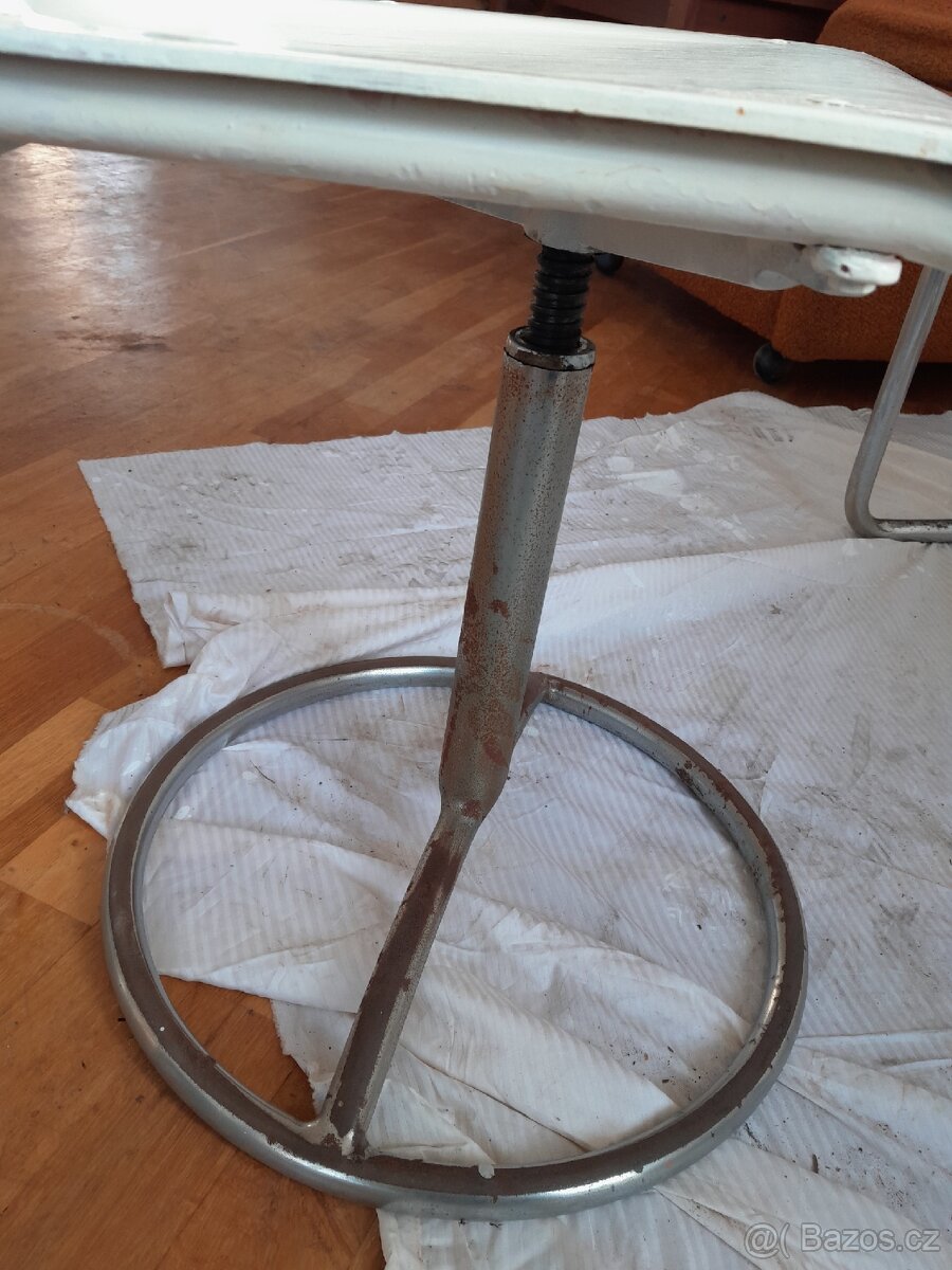 Retro stůl, židle a psací stroj funkcionalismus - 11