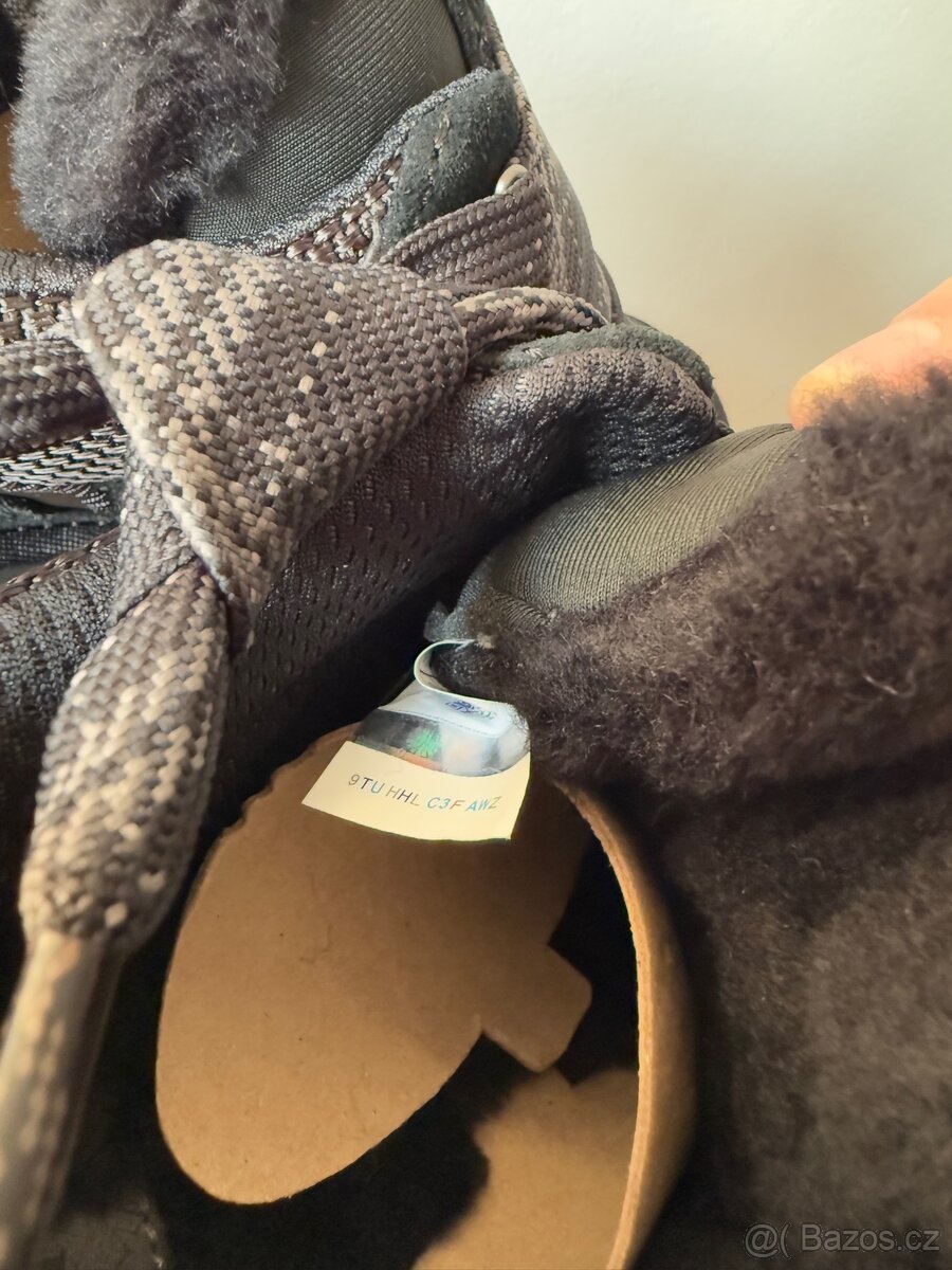 UGG Lowmel Black (Women’s) - 11