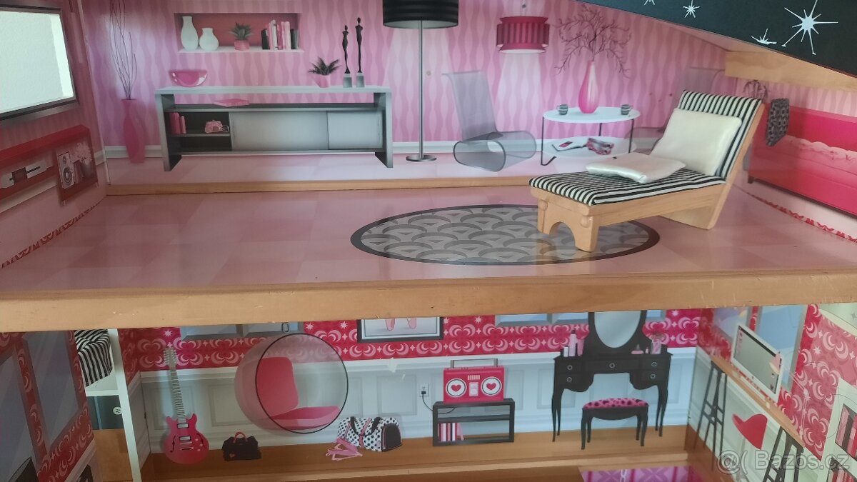 Dřevěný dům pro panenky - 11