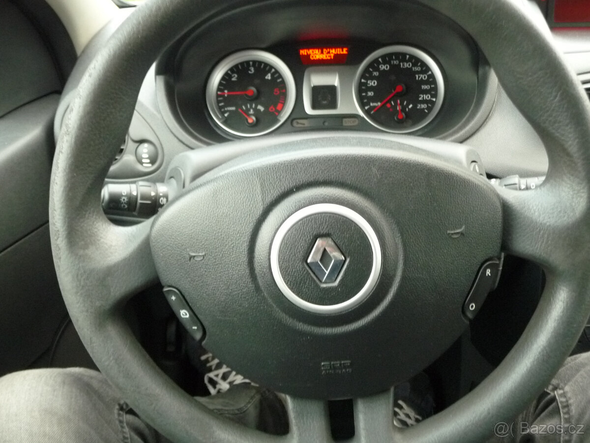 Renault Clio 1.5Dci comfort po 1.majiteli a po STK a Servise - 11