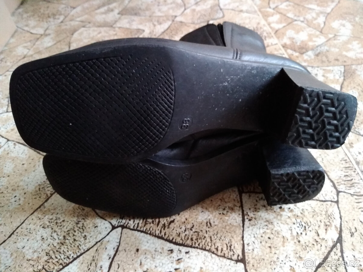 Dámské zimní boty kožené zachovalé s kožiškem - 11