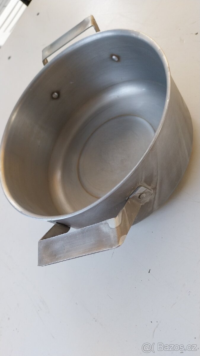Nádobí: smaltované hrnce,hliníkové nádobí - 11