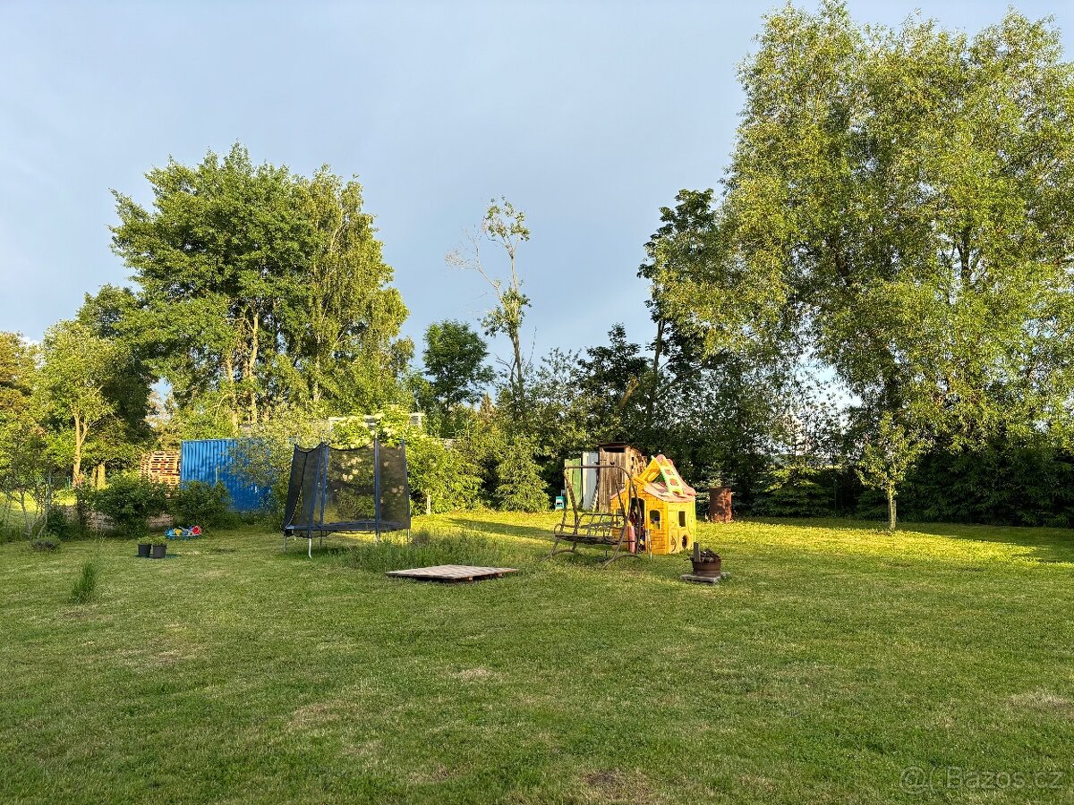 Zahrada s karavanem u Plzně - 11