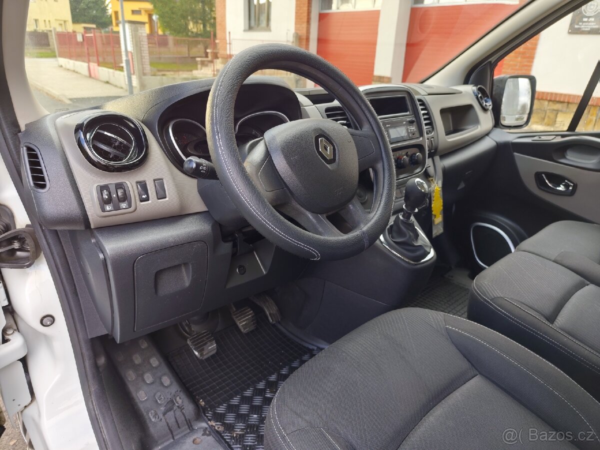 RENAULT TRAFIC 1.6 89kW ROK 2017 - 11