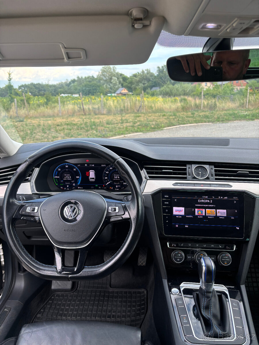 VW Passat 1.4TSI 170kW GTE - plug-in hybrid - 11