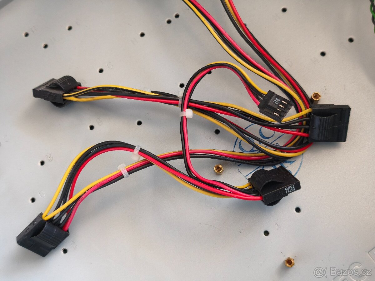 PC skříň (case) Chieftec se zdrojem a kolečky - 11