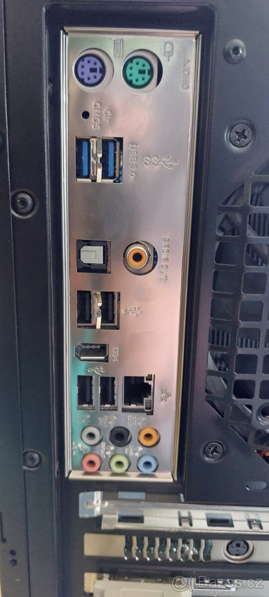 Stolní počítač Akasa - 11