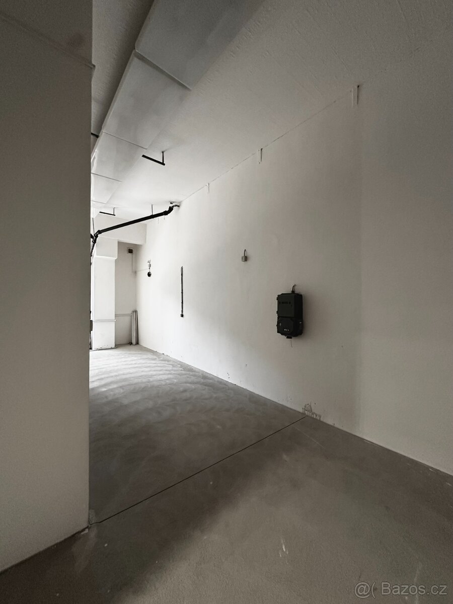 Kancelářské a skladovací prostory se zázemím - 11