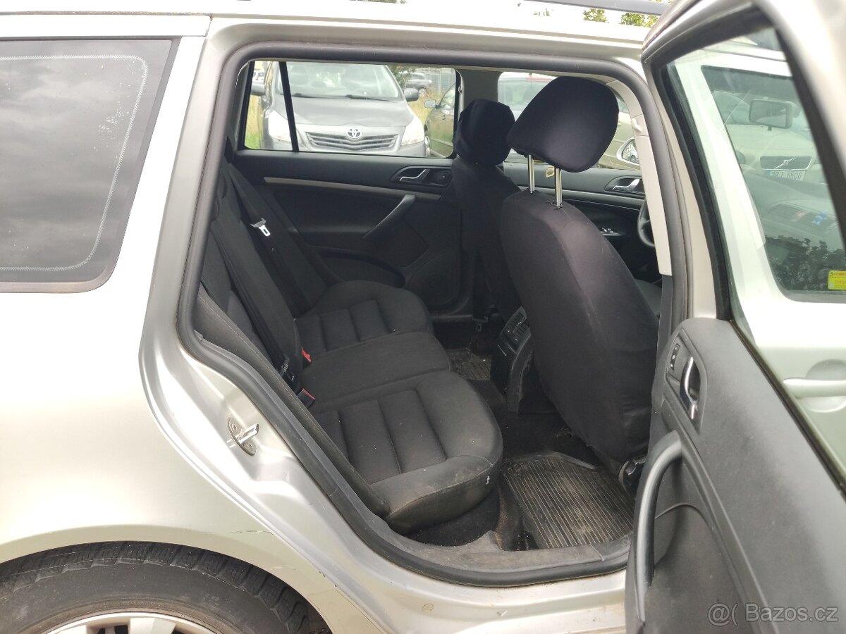 Škoda Octavia Kombi 1.6i - 75 kW + sada kol - 11