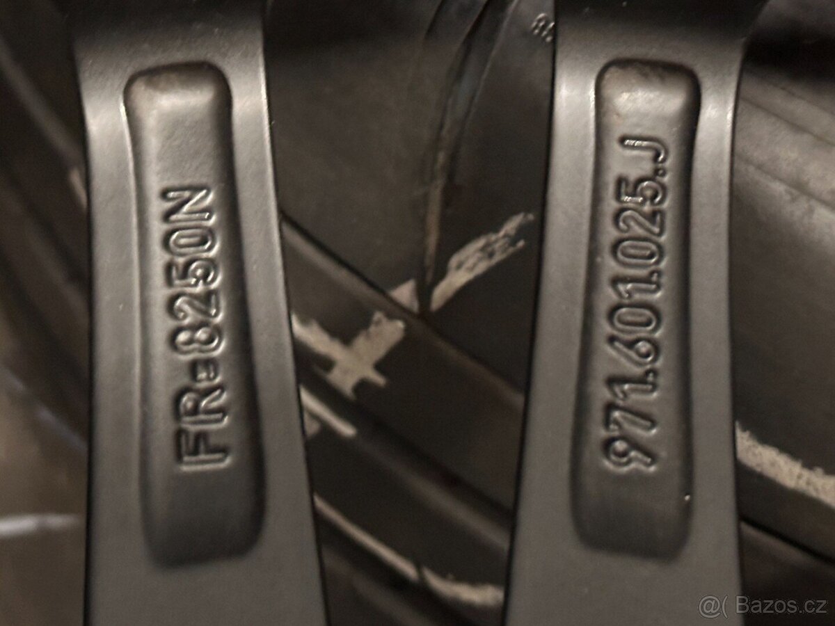 original Porsche Panamera R20 GTS 971601025C - 11