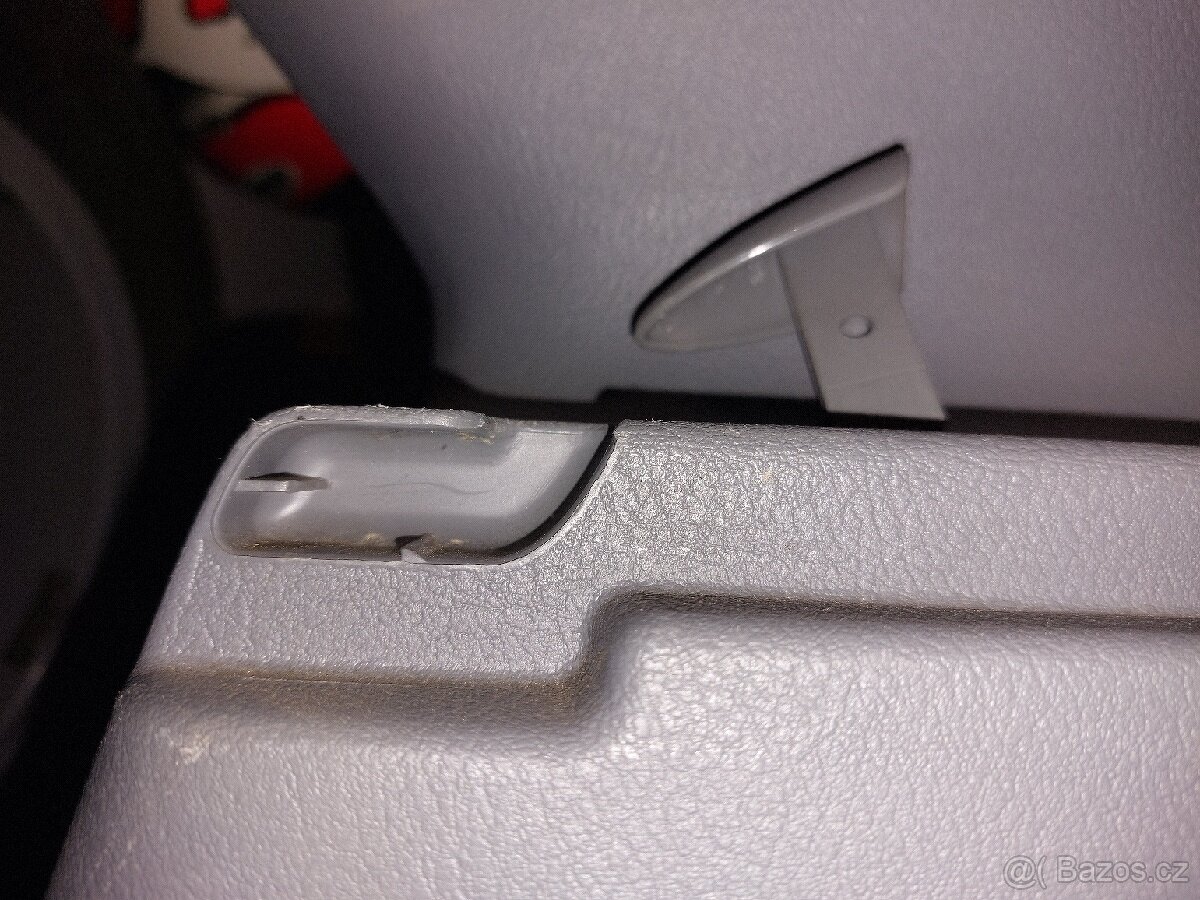 Škoda Felicia - Středový panel s díly - 11