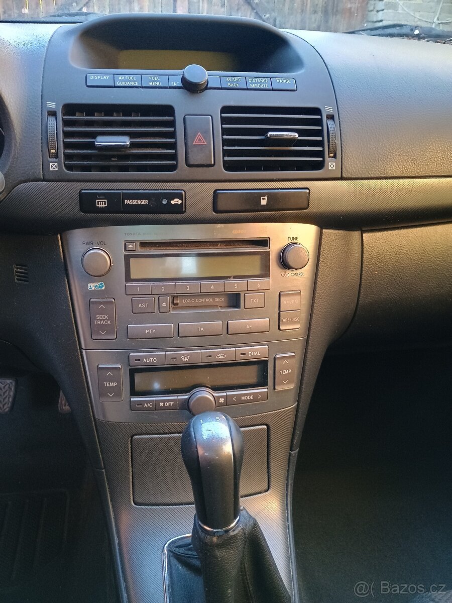 REZERVACE Avensis Combi r.v. 2003 - 11