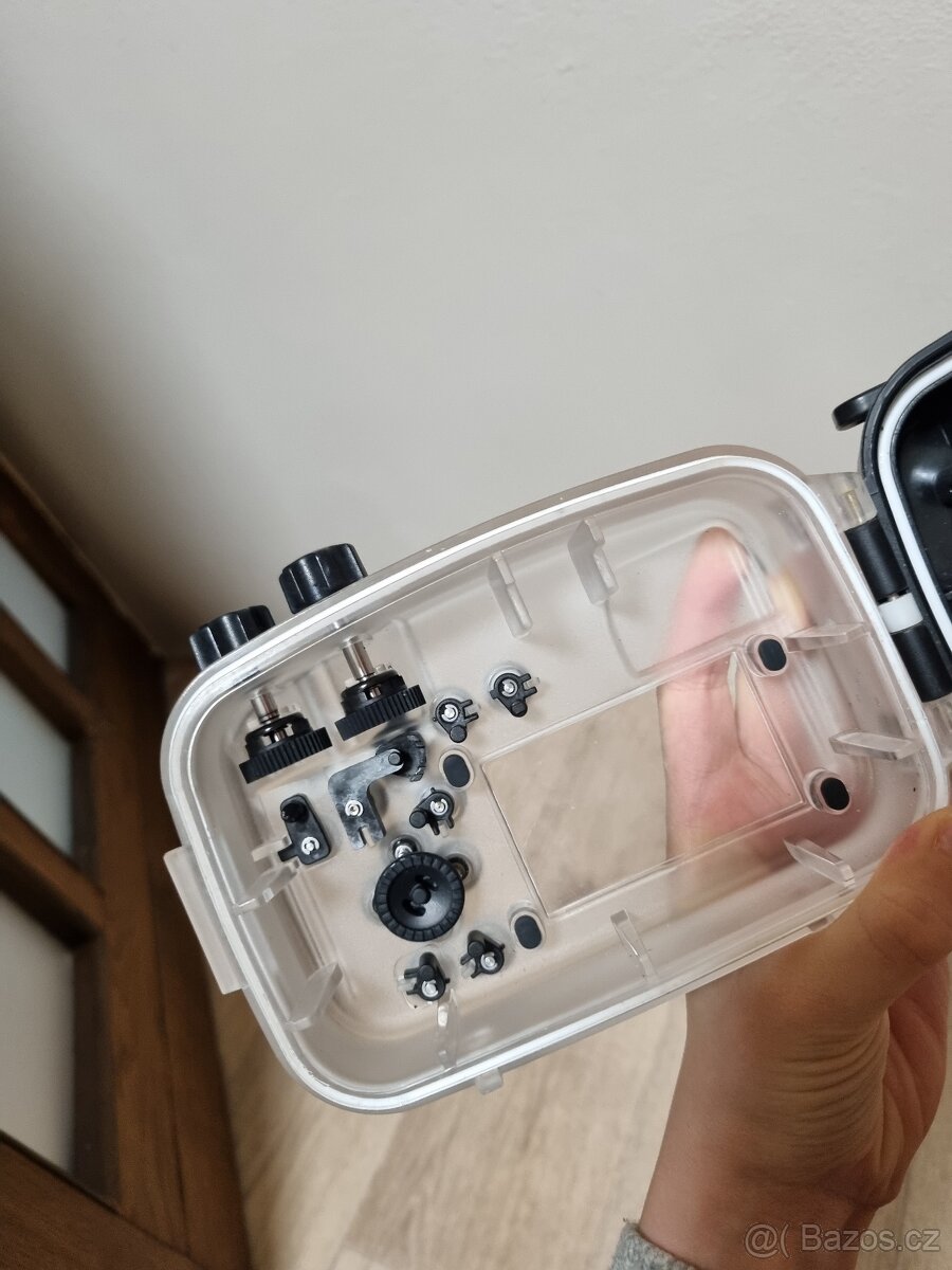 Sony a6400 + 16-50mm f/3.5-5.6 + voděodolné pouzdro - 11