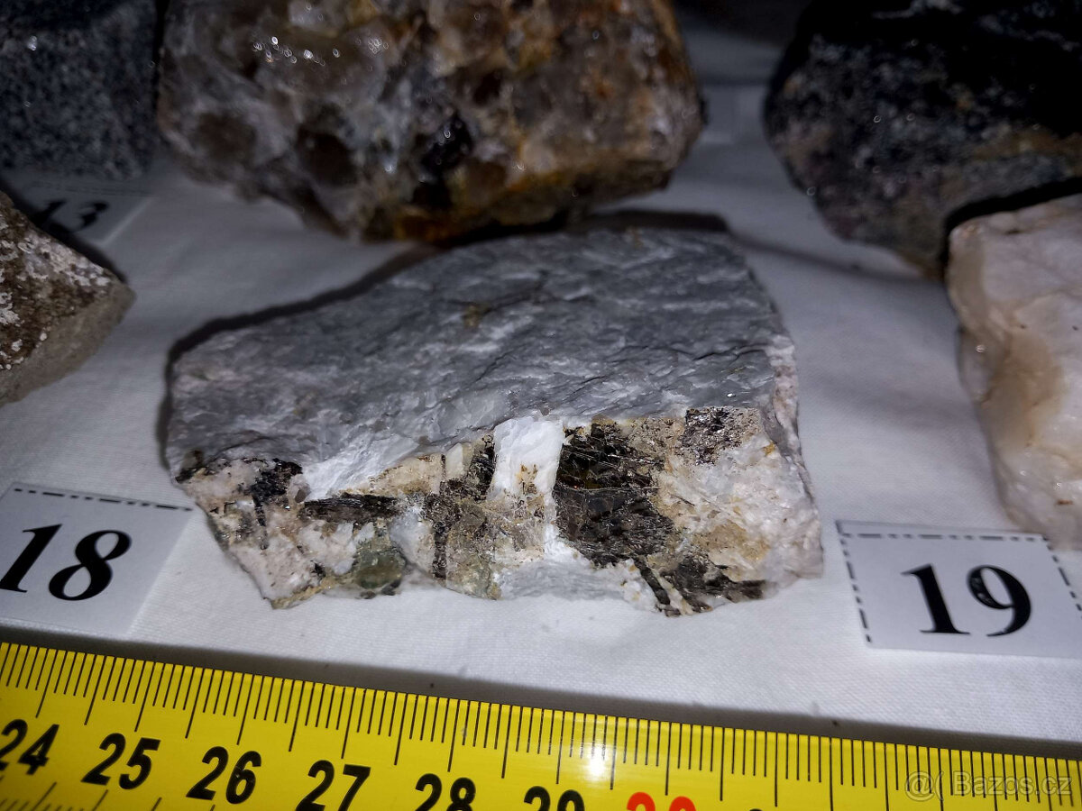 T10 Sbírka 23 ks minerálů a hornin – větší vzorky - 11