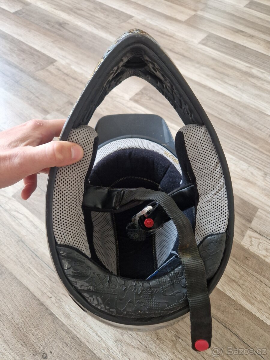 Integrální přilba na kolo IXS - 11