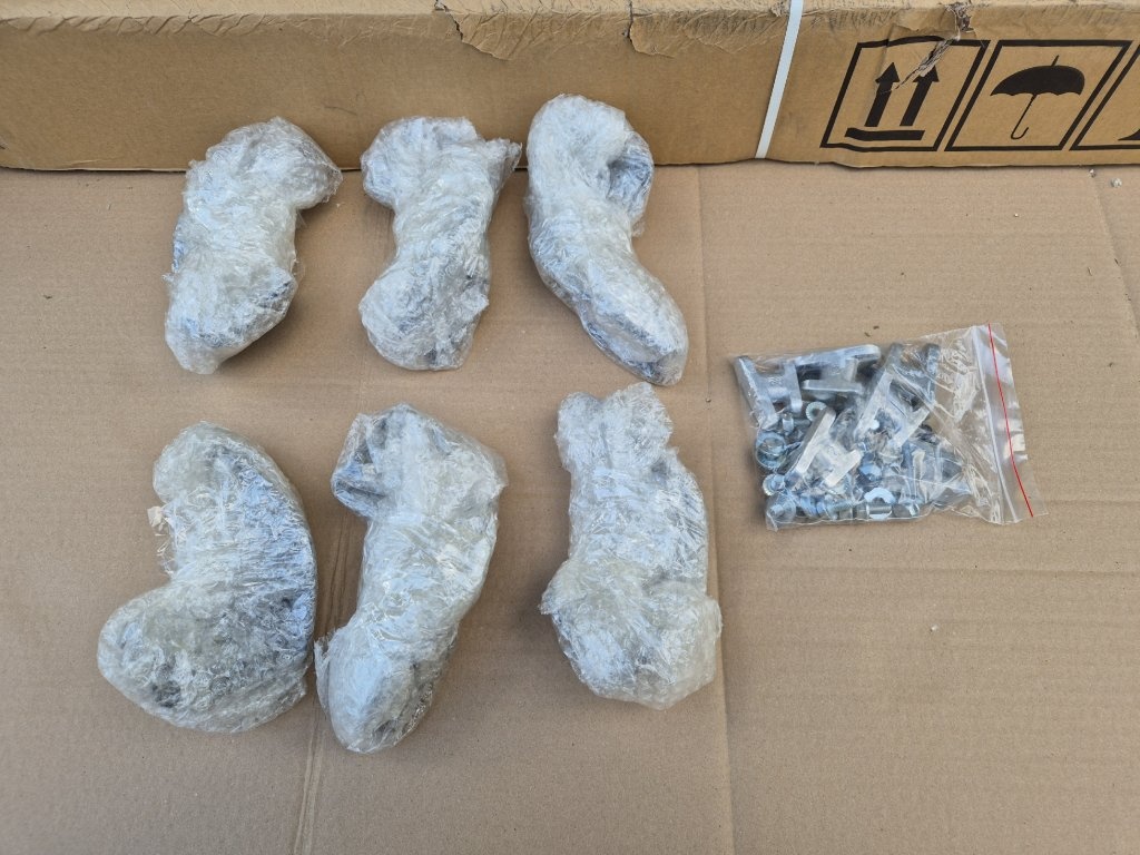 boční nášlapy + montážní příslušenství Renault Captur II 820 - 11