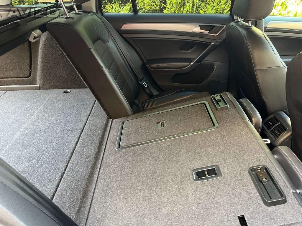 Volkswagen Golf kombi 1,6 TDI 81 KW NEZÁVISLÉ TOPENÍ, SENZOR - 11