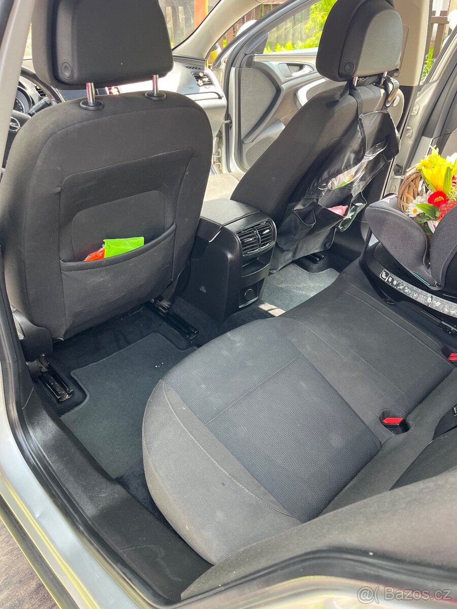 Opel Insignia sport TOURER 2.0 kombi rv 2011 - 11