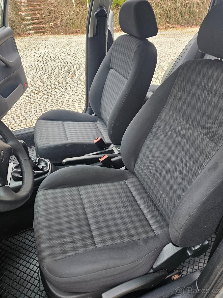 Škoda Octavia Tour 1.6 75 kW mod. 2007, 123.000 km,1.majitel - 11